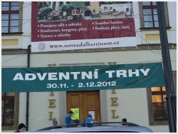 Drak čte dětem